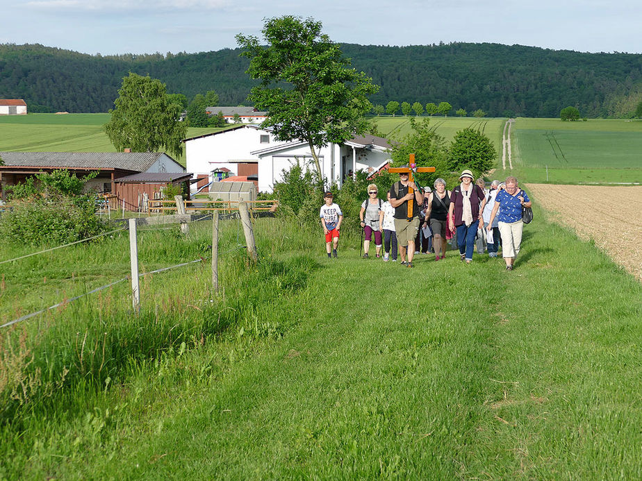 Baunataler Wallfahrt zur Naumburger Fatima Grotte (Foto: Karl-Franz Thiede)